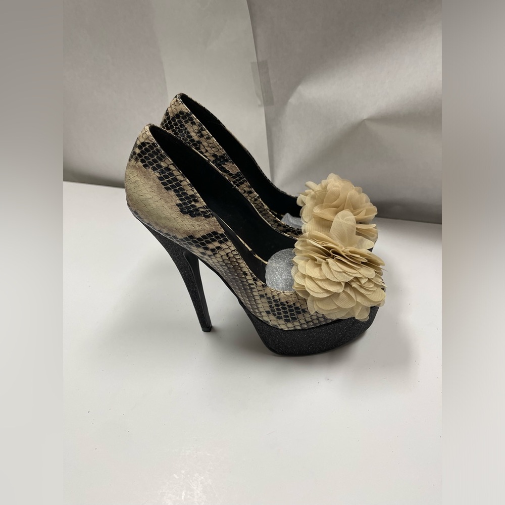 - Zigi Soho Platform Heel